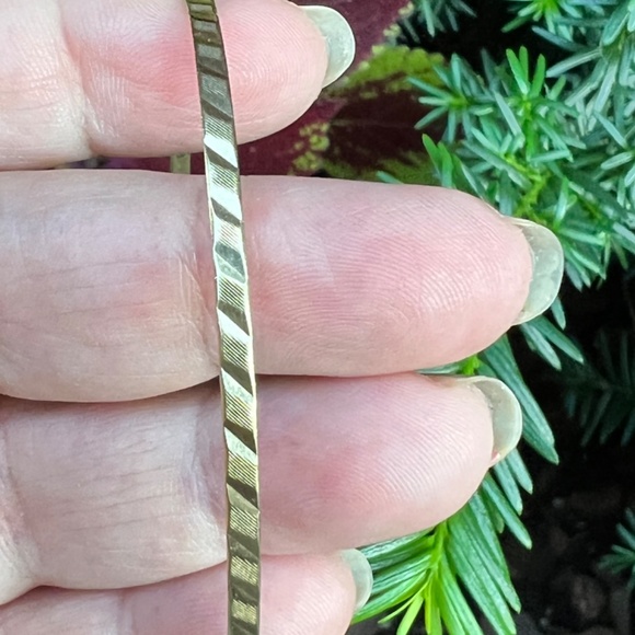 VINTAGE EUROPEAN 14K YELLOW GOLD ORNATE DESIGN BANGLE BRACELET GREAT STACKING - Picture 3 of 16